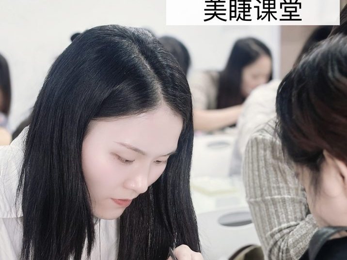 嫁接睫毛怎么选:单根、山茶花、漫画款的区别